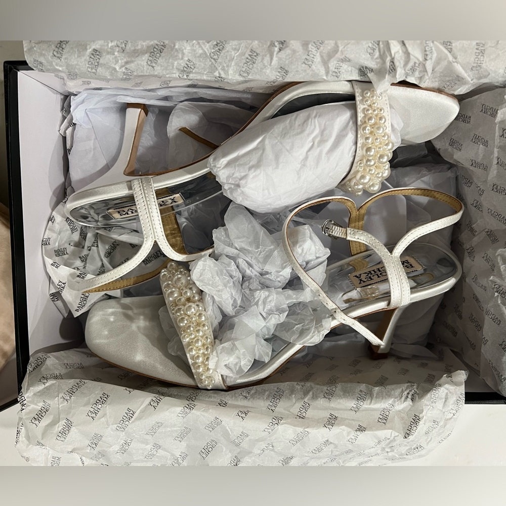 BADGLEY MISCHKA CAITLYN HEELS 🤍🤍